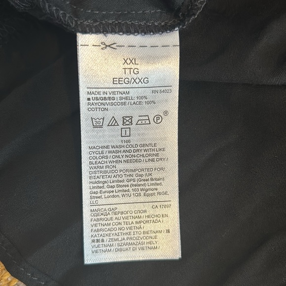 *NWT* Gap Sleeveless Blouse - Picture 5 of 5